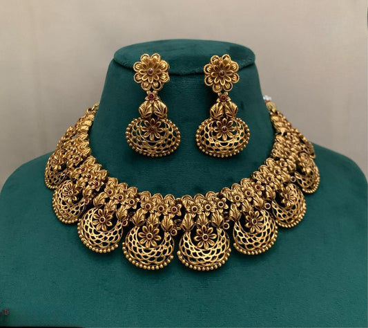 Elegant Gold-Plated Jewellery Set for Women – Necklace & Earrings