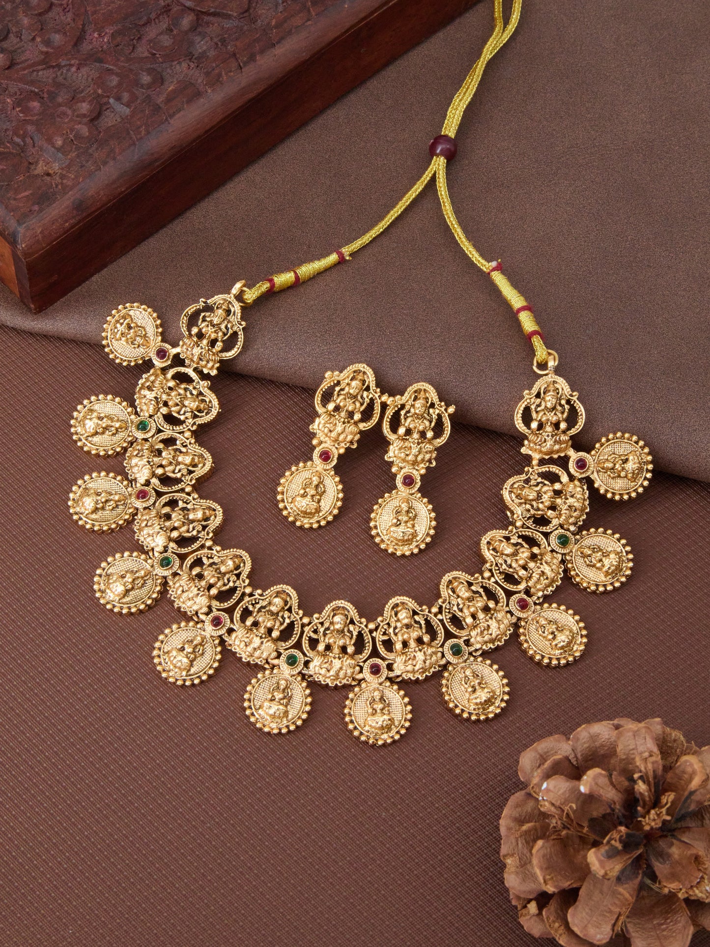 Elegant Gold-Plated Jewellery Set for Women – Necklace & Earrings