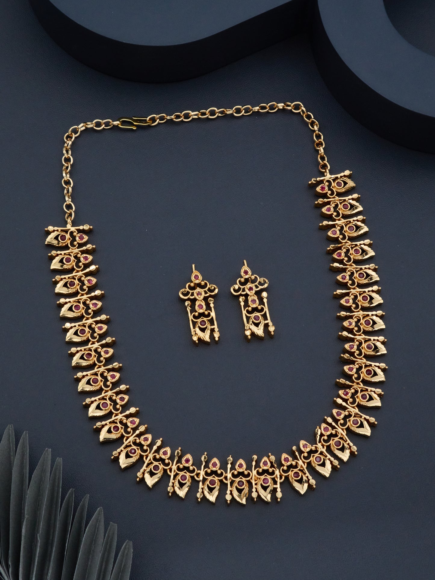 Elegant Gold-Plated Jewellery Set for Women – Necklace & Earrings