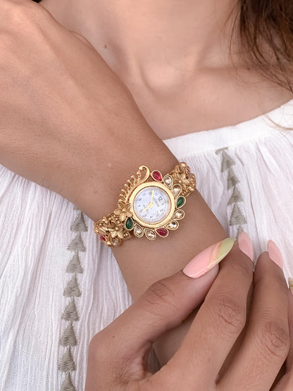 Luxury Golden Women's Watch – Diamond Round Dial | Brass Bracelet | Free Size | Timeless Elegance