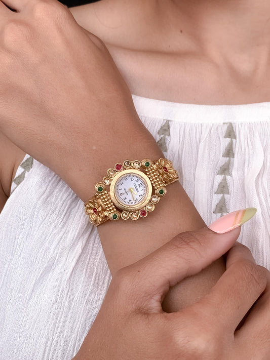 Luxury Golden Women's Watch – Diamond Round Dial | Brass Bracelet | Free Size | Timeless Elegance