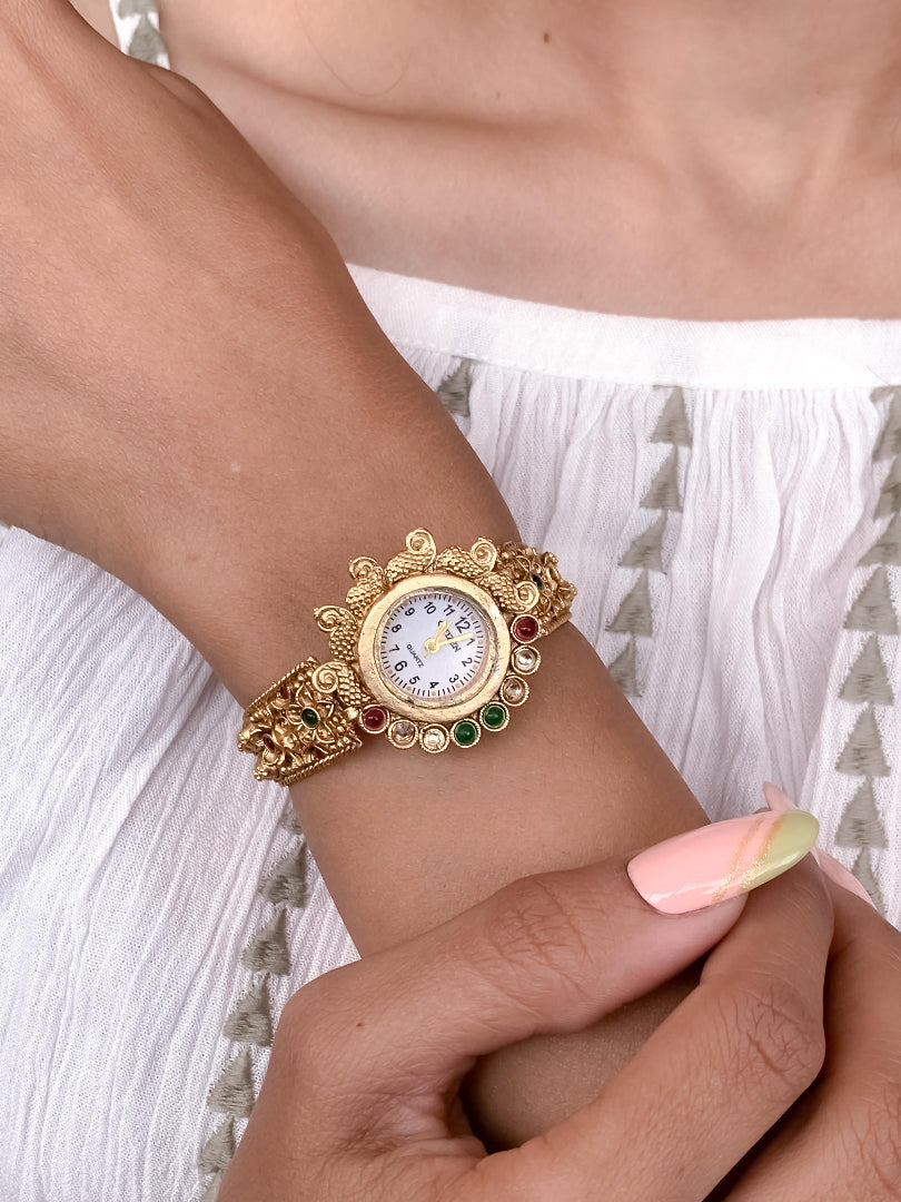 Luxury Golden Women's Watch – Diamond Round Dial | Brass Bracelet | Free Size | Timeless Elegance