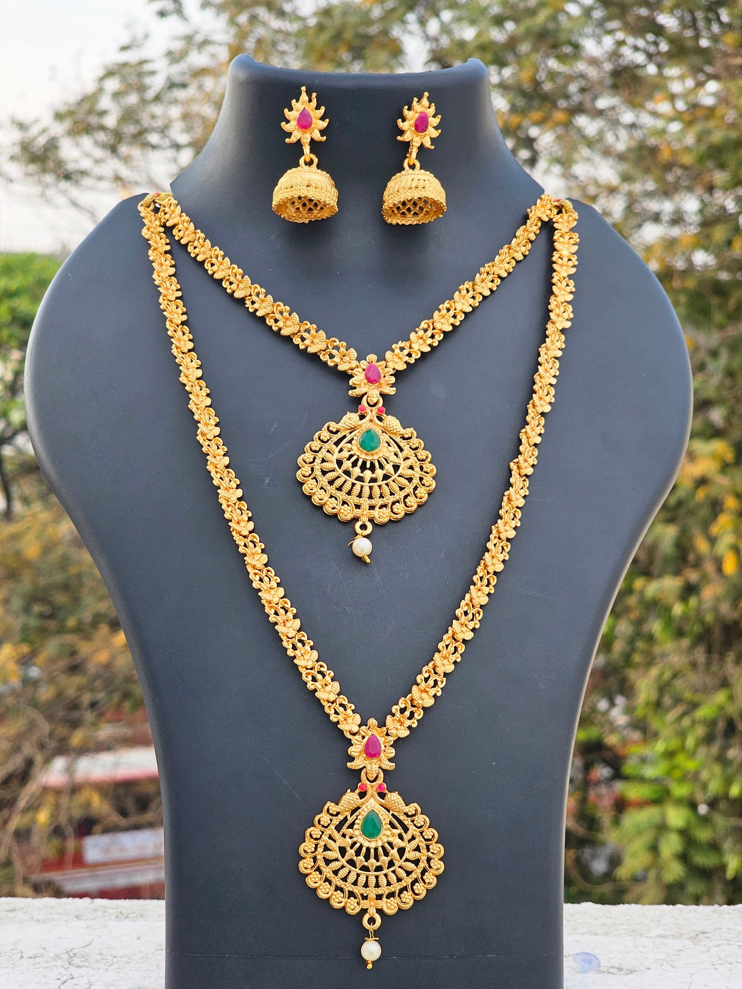 Elegant Gold-Plated Jewellery Set for Women – Necklace & Earrings