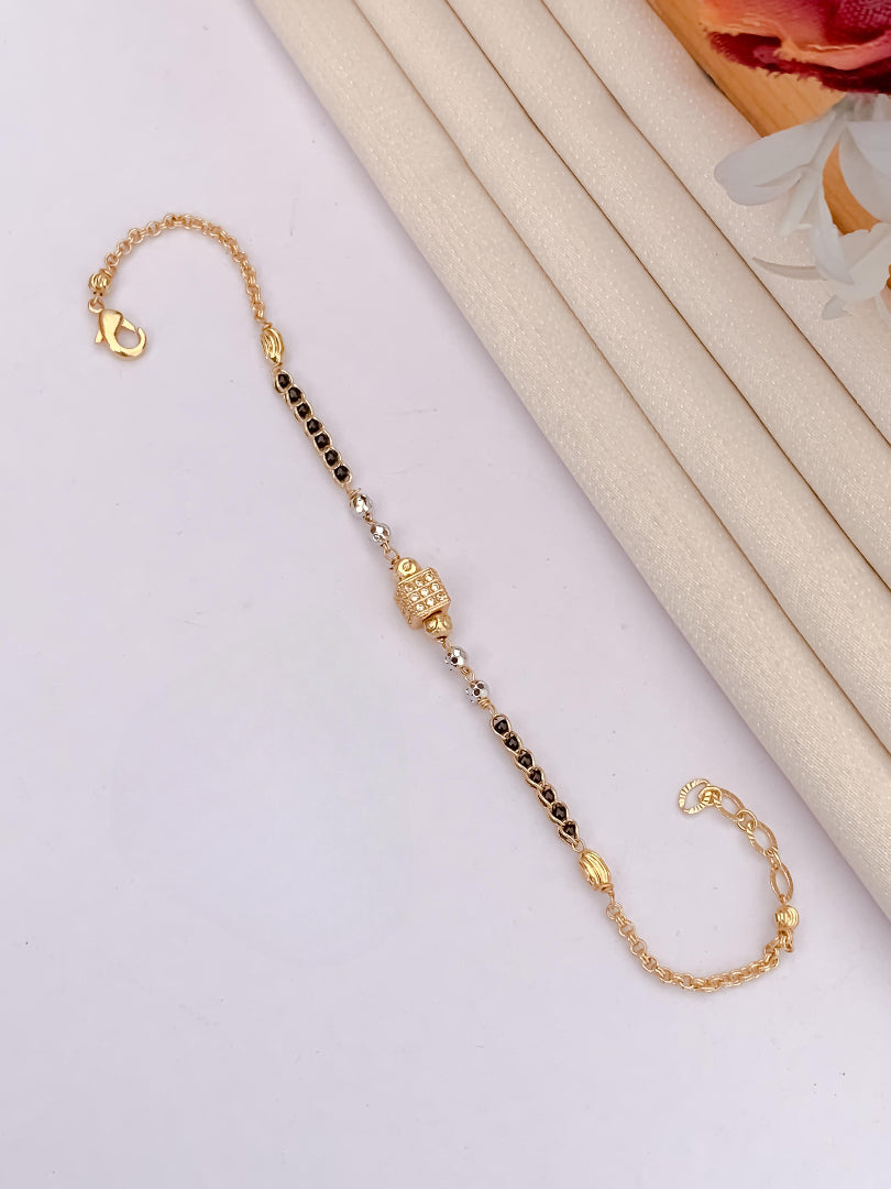 Umbrella's DivyaShine Stylish Hand Mangalsutra Bracelet for Women – Modern Twist on a Timeless Tradition